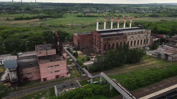 Movement of the drone along the working plant. aerial shooting — 비디오