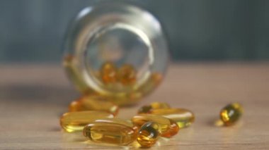 Masada duran Omega 3 altın balık yağı kapsülleri.