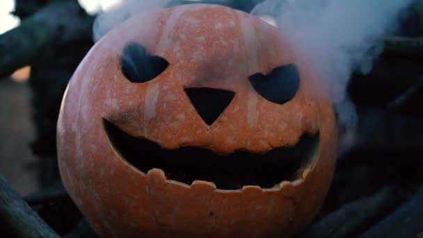 Cabeza de calabaza ardiente para Halloween — Vídeos de Stock