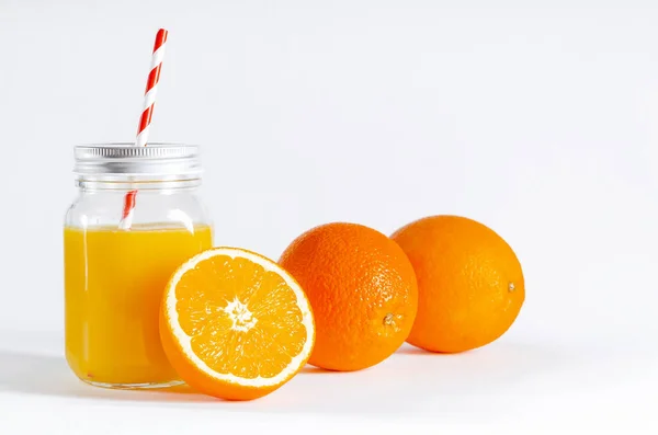 Zumo Naranja Taza Cerrada Comida Rápida Con Tubo Rebanada Naranja —  Fotos de Stock