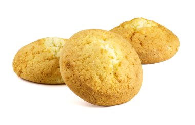 Tatlı pişirme konsepti. Kahverengi kurabiyeler beyaz arka planda yakın plan.