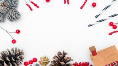 Noel arkaplanı süslemeleri ve tip, kar taneleri, hediyeler, kozalaklar için alanı olan bir hayat.