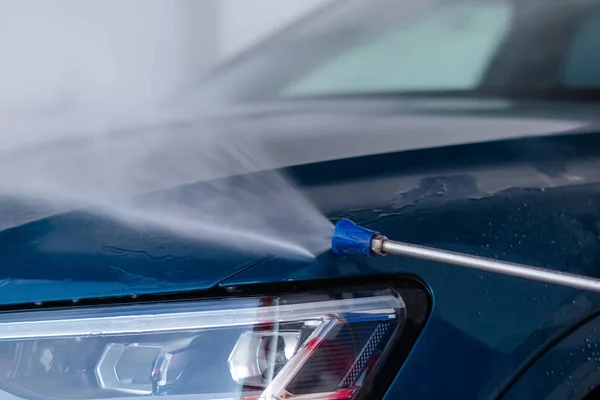 Κοντινό Πλάνο Του Πλυσίματος Του Αυτοκινήτου Νερό Υψηλής Πίεσης Στο — Φωτογραφία Αρχείου