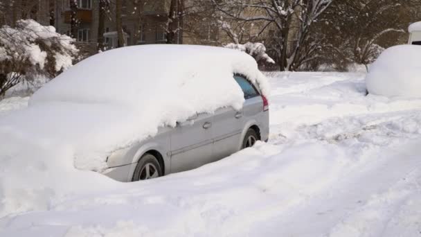 Coche Bajo Gruesa Capa Nieve Después Tormenta Vehículos Enterrados Bajo — Vídeos de Stock