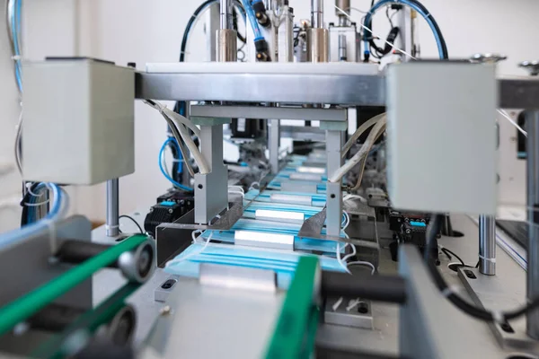 Proces Zbliżeniowy Masek Medycznych Wykonywanych Fabryce Automaty Produkcji Masek Medycznych — Zdjęcie stockowe