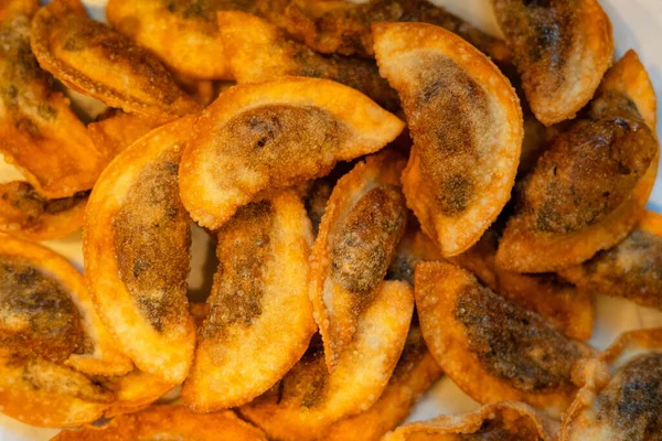 Bolinhos Ginástica Fritos Com Recheio Cogumelos Bolinhos Crocantes Dourados Cozidos — Fotografia de Stock