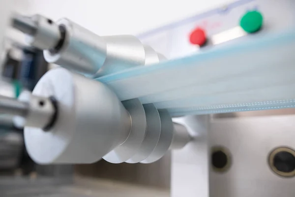 Proces Zbliżeniowy Masek Medycznych Wykonywanych Fabryce Automaty Produkcji Masek Medycznych — Zdjęcie stockowe