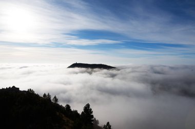 Monte Cuarnan 'a sonbahar manzarası boyunca Monte Chiampon yürüyüşü