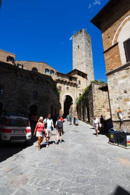 İtalya 'da ünlü bir yerin panoramik manzarası. San Gimignano Toskana 'da bir ortaçağ köyüdür..
