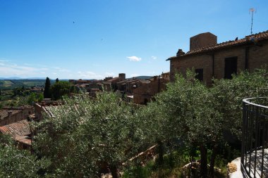 İtalya 'da ünlü bir yerin panoramik manzarası. San Gimignano Toskana 'da bir ortaçağ köyüdür..