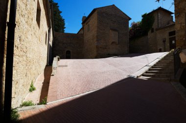 İtalya 'da ünlü bir yerin panoramik manzarası. San Gimignano Toskana 'da bir ortaçağ köyüdür..