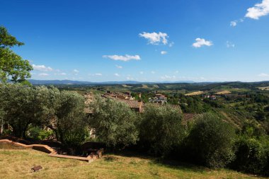 İtalya 'da ünlü bir yerin panoramik manzarası. San Gimignano Toskana 'da bir ortaçağ köyüdür..