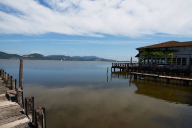 Puccini Gölü manzarası, Puccini Kulesi, Toskana, İtalya