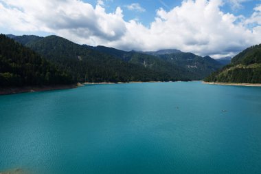 Güzel gölü ve banliyösüyle Sauris.