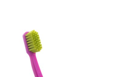 Beyaz arka plan üzerinde izole diş fırçası. Yakın çekim.