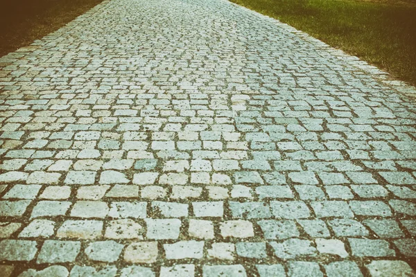 Caminho de paralelepípedos. Fundo retro . — Fotografia de Stock