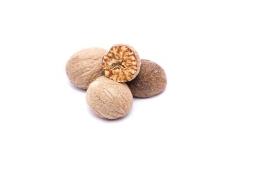 Hindistan cevizi beyaz arkaplanda izole edildi