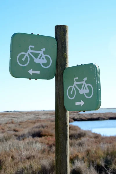 Знак Велосипедной Дорожки Через Заповедник — стоковое фото