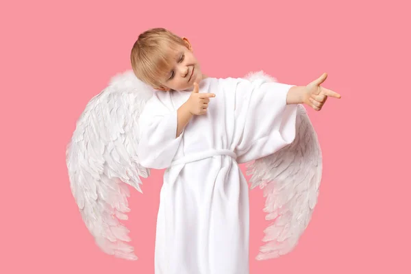 Angel Cherub Chlapeček Velkými Bílými Křídly Zaměřen Muže Aby Zamiloval Stock Fotografie