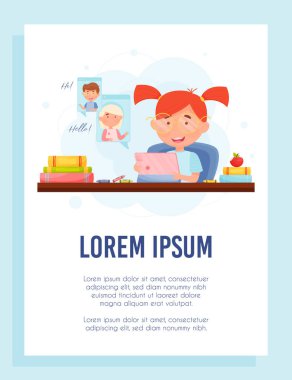 Tabletli küçük bir kız iş yerinde arkadaşlarıyla görüntülü konuşma yapıyor. vektör Resimleri.