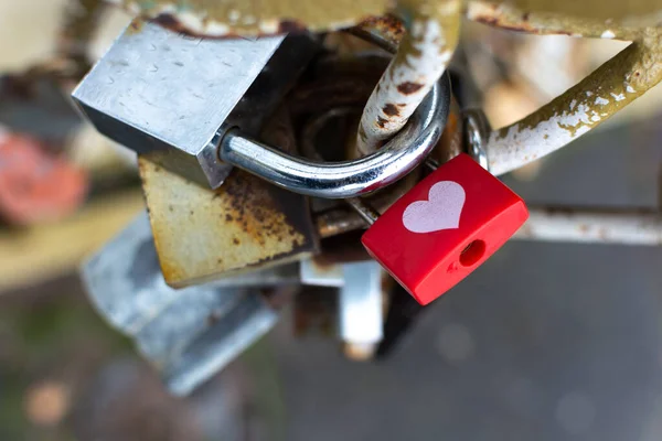 Meerdere Liefde Metalen Hangsloten Brug — Stockfoto