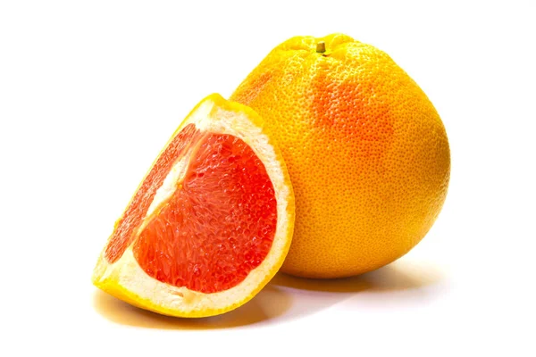 Eine Ganze Frische Grapefruit Und Scheibe Auf Weißem Hintergrund — Stockfoto