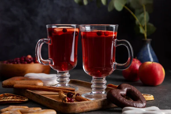 Boisson Aux Canneberges Chaudes Avec Pomme Épices Fond Sombre Ambiance — Photo