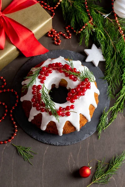 Draufsicht Fäustlinge Form Weihnachten Hausgemachte Lebkuchen Und Plätzchen Auf Holz — Stockfoto