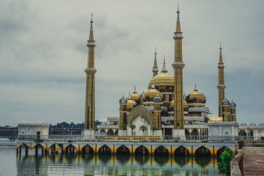 Malezya 'nın Kuala Terengganu şehrindeki güzel kristal cami