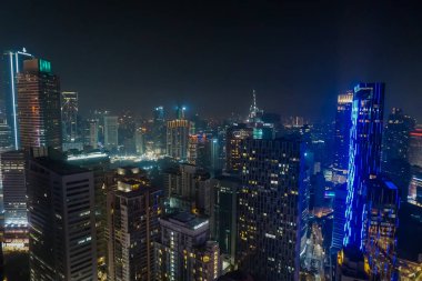 Kuala Lumpur, Malezya - 30 Mart 2019: Gökdelenin tepesinden şehir gece hayatı