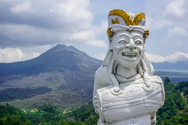 Estatua Balinesa Con Tambor Fondo Del Volcán Batur — Foto de Stock