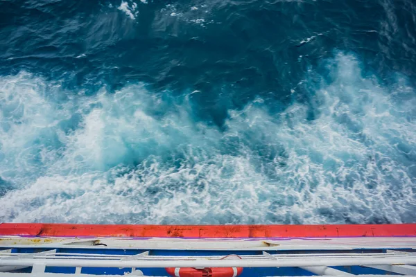 Salpicaduras Olas Bajo Ferry Indonesia — Foto de Stock