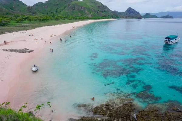 Różowa Plaża Wyspy Padar Indonezji — Zdjęcie stockowe