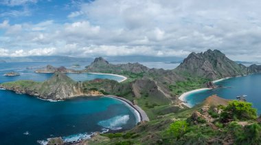 Komodo Adaları 'nın sularındaki güzel Padar Adası