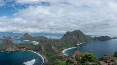Komodo Adaları 'nın sularındaki güzel Padar Adası