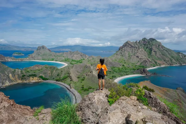 Indonesisk Flicka Padar Vattnen Komodoöarna — Stockfoto