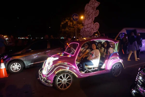 Yogyakarta Indonézia 2018 December Emberek Neon Autókon Utaznak — Stock Fotó