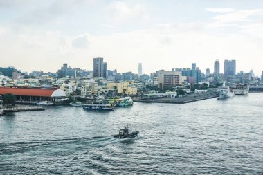 Kaohsiung şehir manzarası denizden