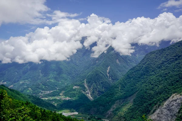 Tayvan 'daki güzel dağ manzarası