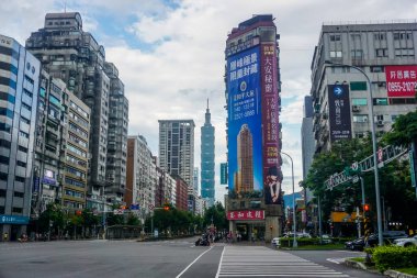 Taipei, Tayvan - 2 Haziran 2019: Şehir sokağı, mimari ve şehir hayatı