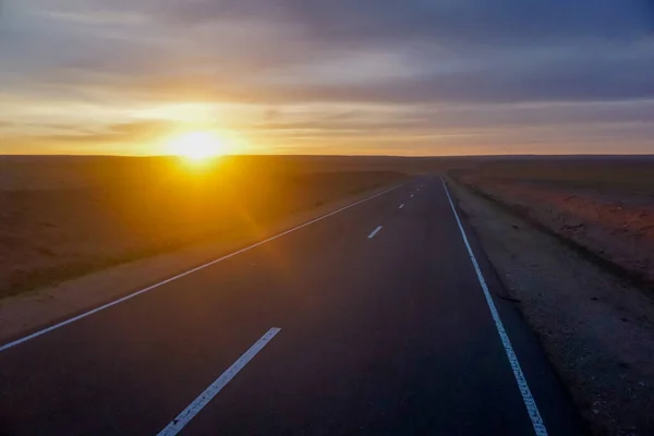 Schöner Sonnenuntergang Auf Der Straße Der Mongolei — Stockfoto