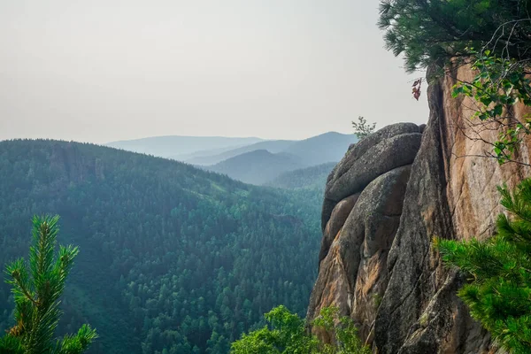 Krasnoyarsk Sütunları Doğa Koruma Alanı Rusya 'daki eşsiz yerlerden biridir.