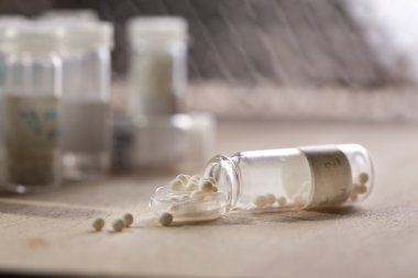 Homeopati globüller şişe