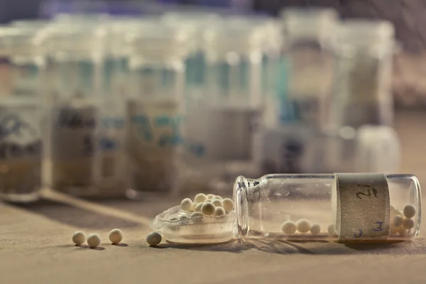Homeopati globüller şişe