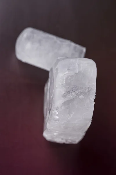Dois cristal desodorante ecológico em fundo preto — Fotografia de Stock