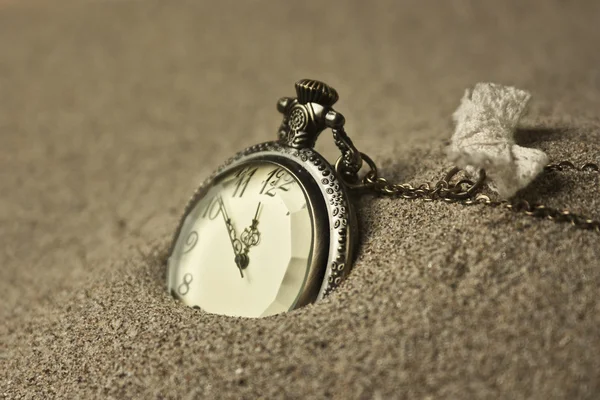 Antique clock in the sand — Stock Photo, Image