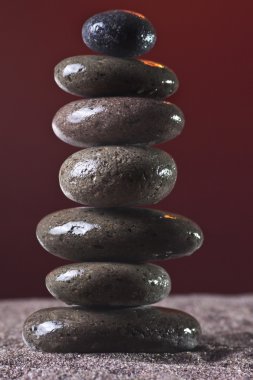 kum, siyah zemin mor yedi taş