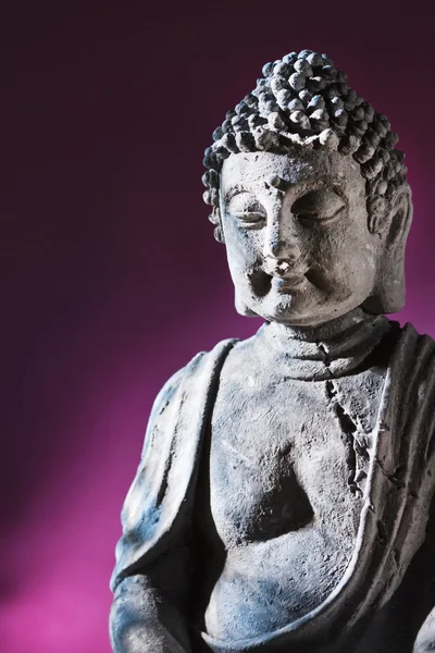 Sitzender Buddha aus Stein — Stockfoto