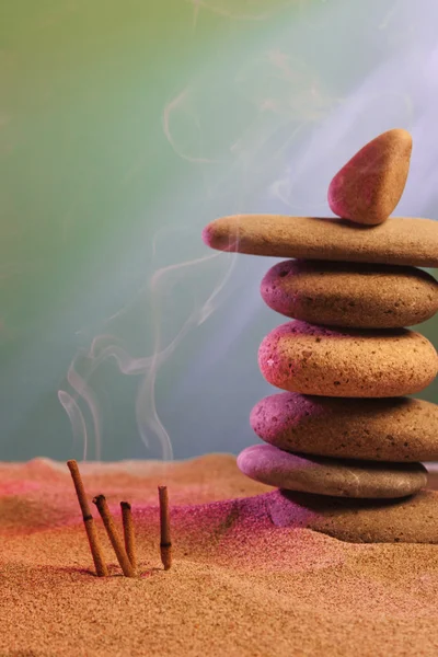 Tower of stones and frankincense in the sand — Stock Photo, Image