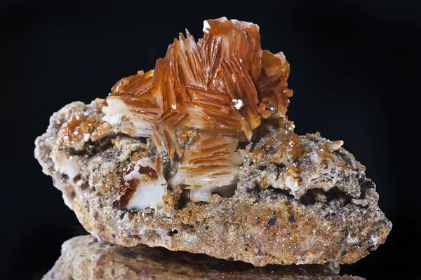 Vanadinite mineral kristaller från Marocko — Stockfoto